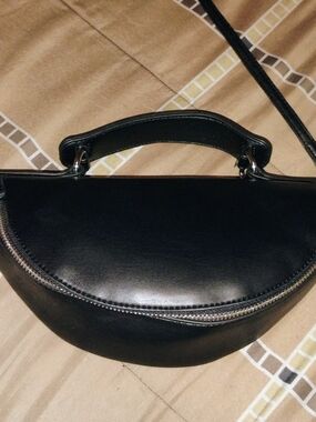 Black Women's Crescent Crossbody Bag - Sleek Minimal Style